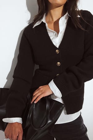 Black taillierter Strick-Cardigan aus Wollmischung