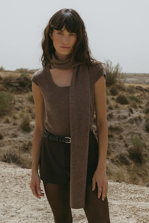 Brown Strickoberteil aus Wolle mit Schaldetail