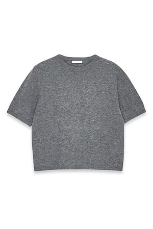 Grey Strikket topp i ull med korte ermer