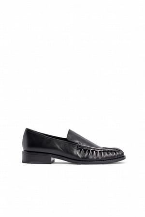 Black Rynkade loafers i läder