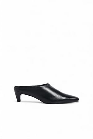 Black Zuecos de piel