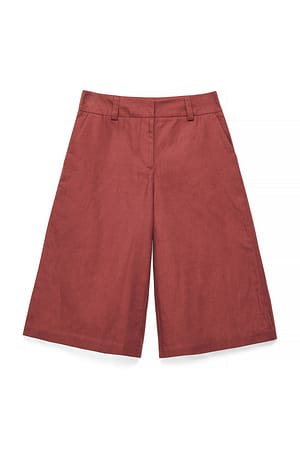 Dark Red Bermudashorts i linneblandning med mellanhög midja