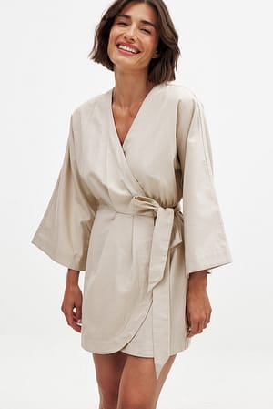 Beige Kaftan-Wickel-Minikleid aus Leinenmischung