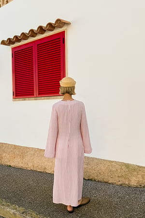 Image 2 of 8