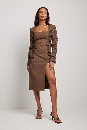 Brown Linnen ingerimpelde midi-jurk