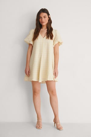 Beige Check Kleid Mit Puffärmeln