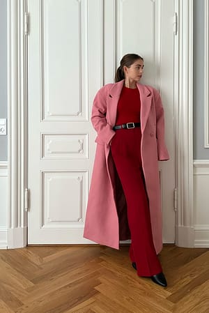 Red Bundfaltenhose mit weiten Beinen aus recyceltem Material