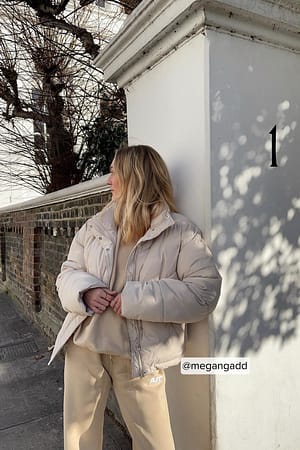 Cream Steppjacke mit V-Detail