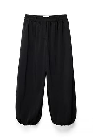Black taillierte Ballonhose mit mittlerer Taille