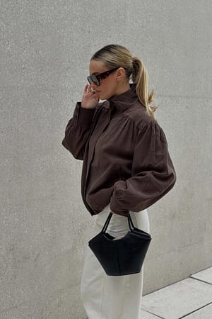 Brown Chaqueta vaporosa de cuello alto
