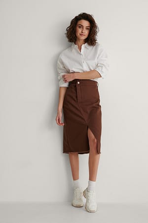 Dark Brown Ekologisk denimkjol med asymmetrisk fåll