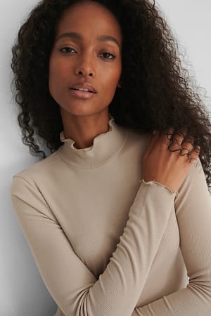 Beige Babylocktop Met Ronde Halslijn