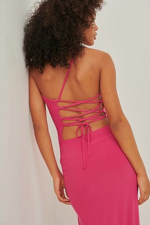 Pink Maxikleid mit Schnürdetail am Rücken
