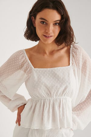 White Recycelte Dobby-Bluse mit langen Ärmeln und smocked Rücken