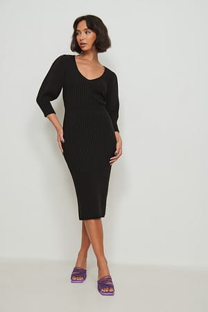 Black Gestricktes Midikleid mit Ballonärmeln