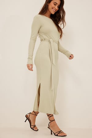 Dark Beige Rippkleid mit Gürtel