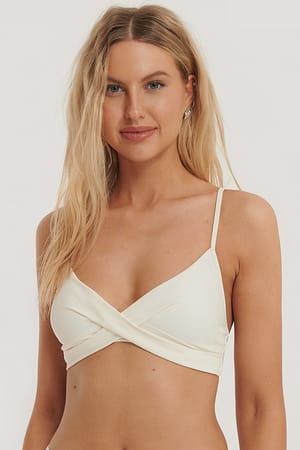 Offwhite Bikini-Oberteil Mit Twist