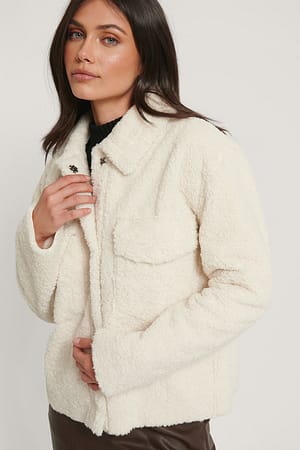 Offwhite Teddyjacka Med Knappar