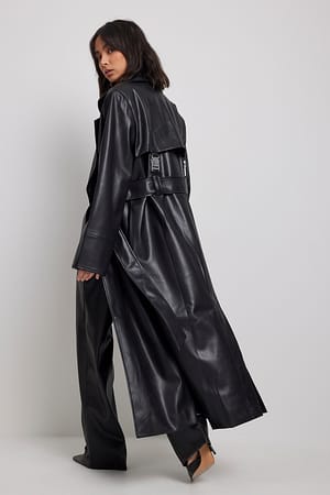 Black PU trenchcoat met gespdetail