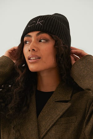 Black Essentials Beanie