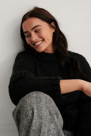 Black Chunky Knit Round Neck Sweater