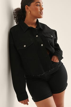 Washed Black Veste en jean courte oversize à ourlets bruts biologique