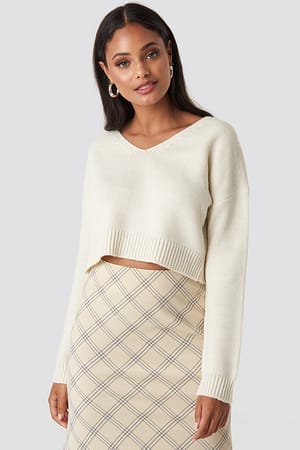 White Cropped V-neck Knitted Sweater