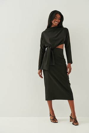 Black Midi-Wickelkleid mit Cut-outs