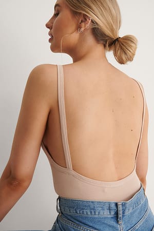Beige Organisch geribde body met diepe rug