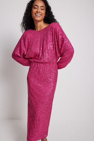 Pink Midikleid aus Paillette mit einem tiefen Rücken