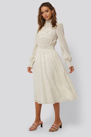 White/Beige Prickig Volangklänning