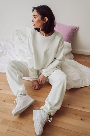 Offwhite Organisches kurzer Pullover mit Stickereien