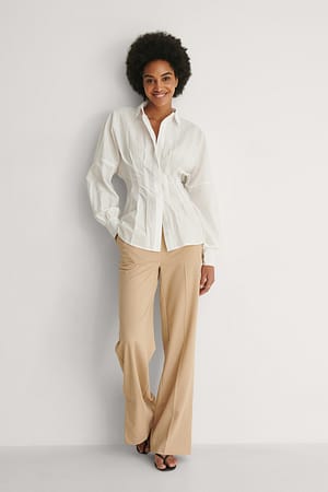 White Blouse Met Vouwen