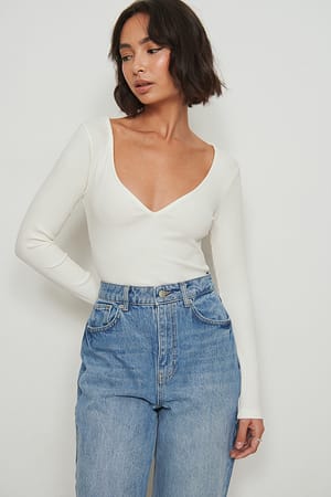 Offwhite Heart Neckline Rib Body