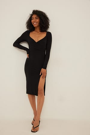 Black Midikleid mit Herzausschnitt und Schlitz
