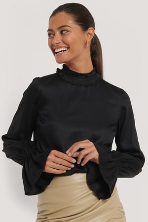 Black Blouse Met Hoge Hals