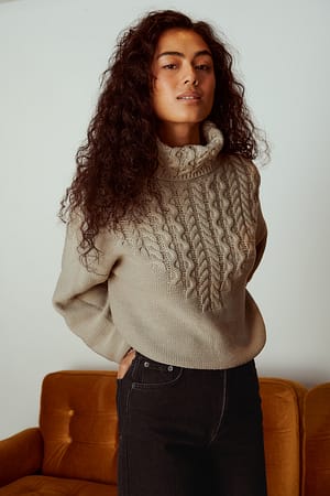 Grey Pullover mit hohem Ausschnitt