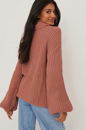 Dusty Dark Pink Lange Gebreide Trui Met Hoge Halslijn