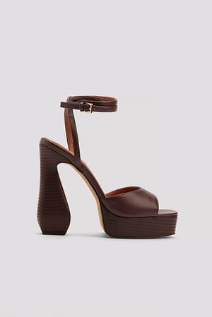 Chocolate Brown Zandloperhakken met bandjes