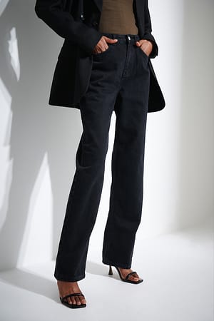 Washed Black Jeans mit hoher Taille und weiter Passform
