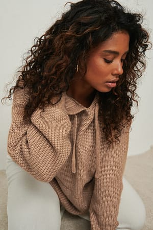 Beige Melange Strickpullover mit Kapuze und Tasche vorne