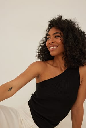 Black Knitted One Shoulder Top