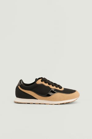 beige/Black Lichtgewicht Retro-Sneakers