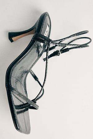 Black Metallic hakkenschoenen met bandjes