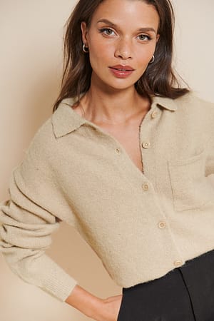Beige Lurvig stickad cardigan med krage