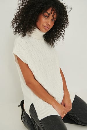 Offwhite Gerippte, hochgeschlossene Strickweste
