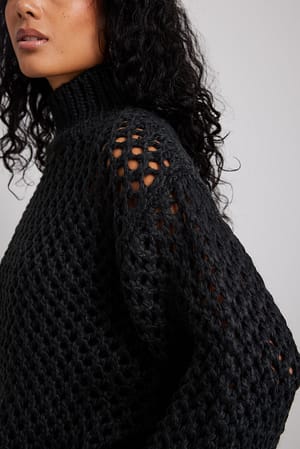 Black Pullover mit Netz-Naht