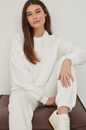 Cream Stickerei Rundhalsausschnitt Pullover