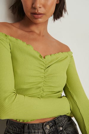 Light Green Ingerimpelde top met off-shoulder
