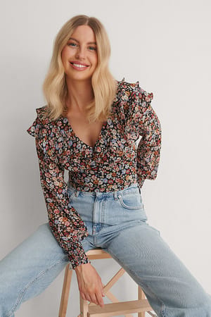 Black/Flower Print Recycelte Rüschenbluse